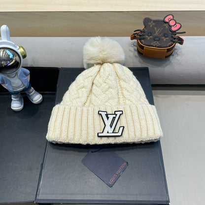 KNITTED BEANIE HAT IN BEIGE WOOL AND LAMB FUR 430045