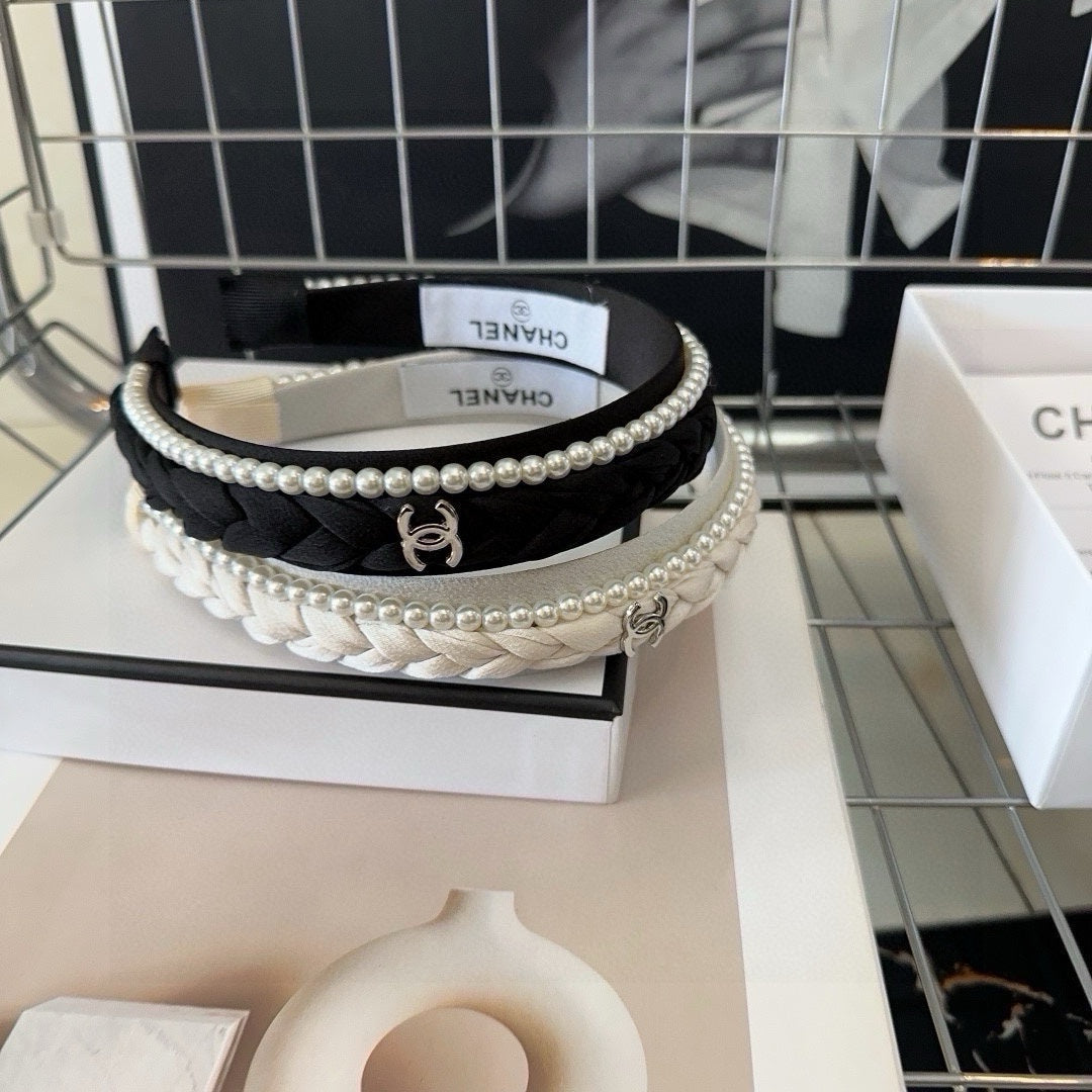 BLACK FABRIC HAIRBAND WITH PEARL CHAIN 412528