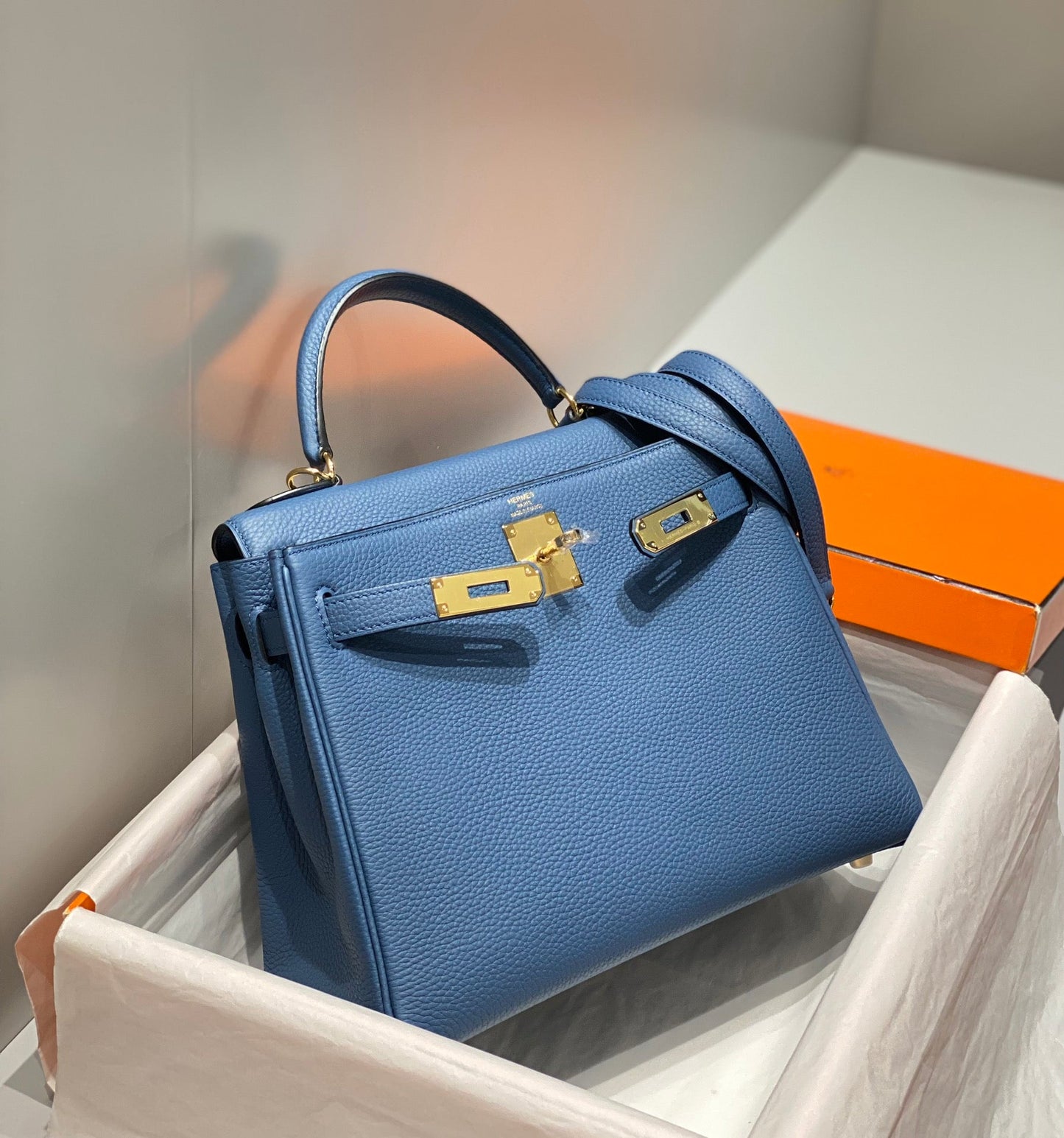 HM KELLY 28CM BLUE TOGO GOLD HARDWARE