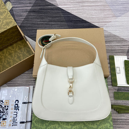 JACKIE MEDIUM SHOULDER BAG 35 IN WHITE CALFSKIN GOLD HARDWARE