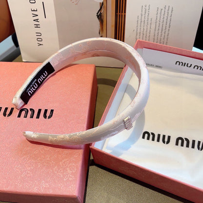 THICK HEADBAND WITH GARNITURE PRINT IN LIGHT PINK SILK 415935