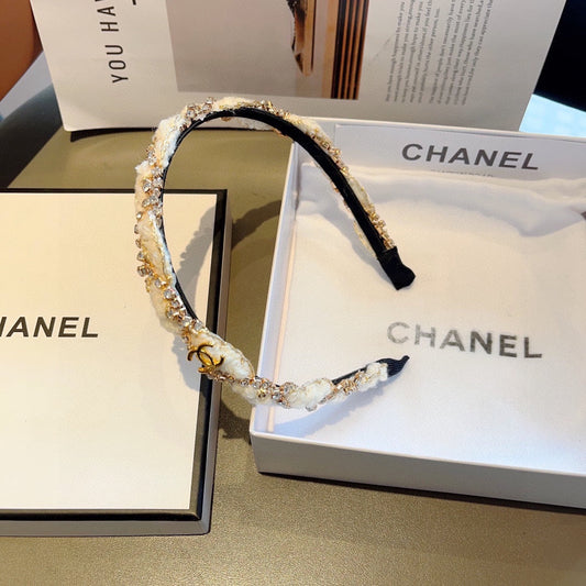 WHITE FABRIC WITH CRYSTAL HAIRBAND 417311