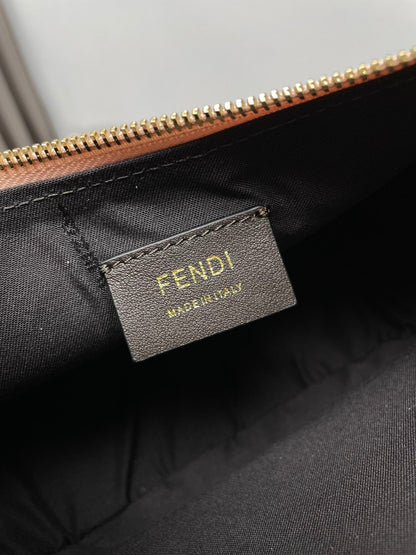 FENDIGRAPHY MEDIUM 29 IN BISQUE SMOOTH LAMBSKIN GOLD HARDWARE