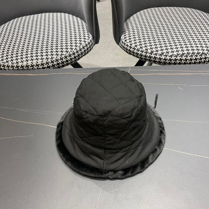 KNITTED BUCKET HAT IN BLACK COTTON AND LAMB FUR 420923