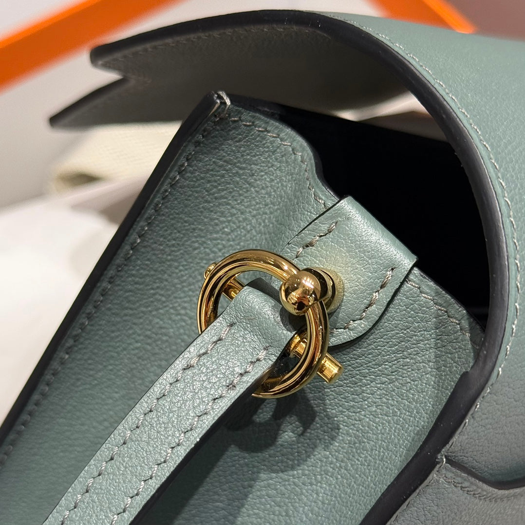 HM SAC ROULIS 18 ALMOND GREEN EVERCOLOR CALFSKIN 237566