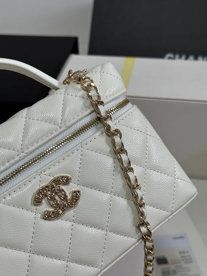CC 25P Vanity Case 19.5cm White Calfskin Heart Rhinestone 243604