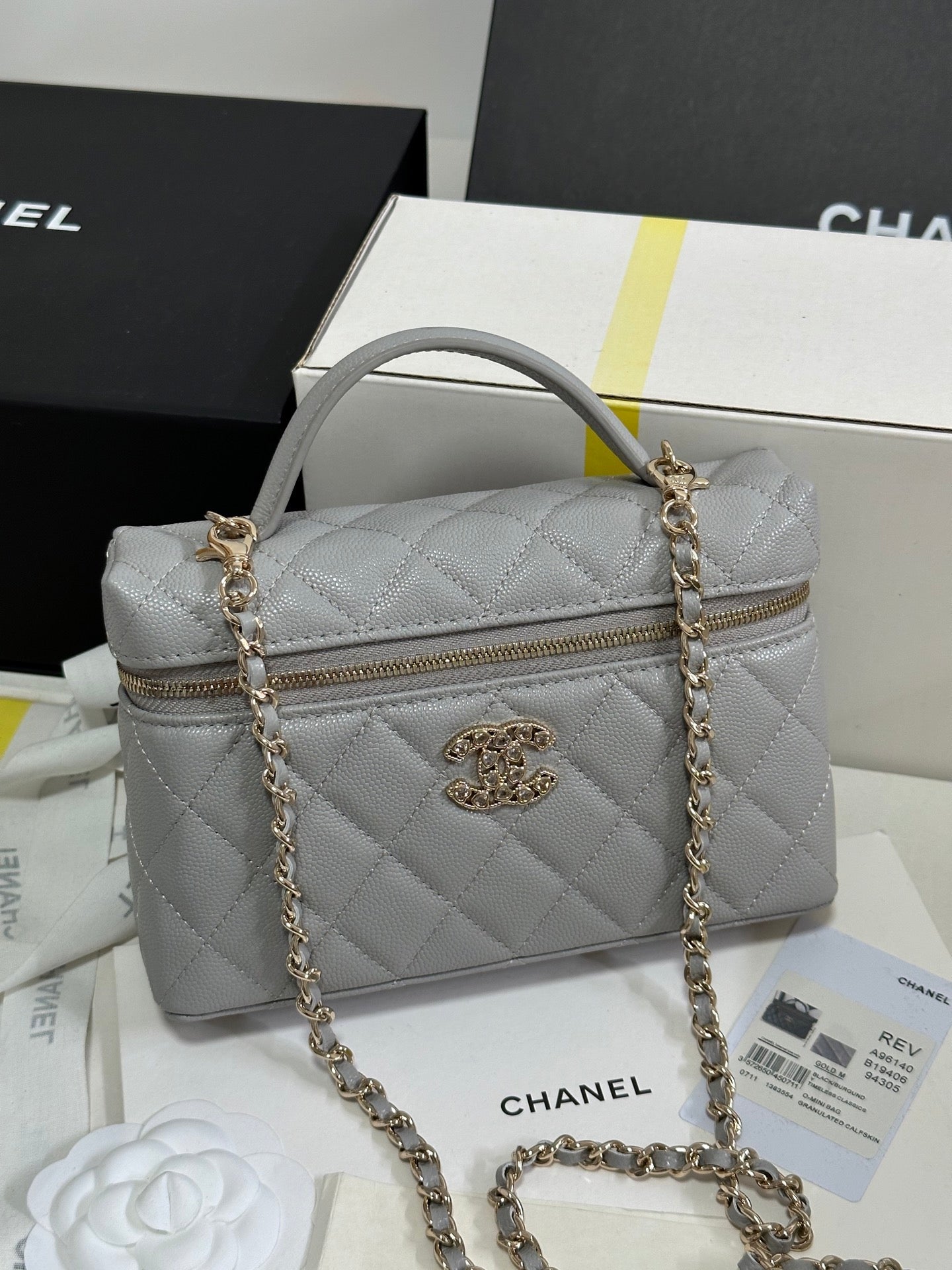 CC 25P Vanity Case 19.5cm Light Gray Calfskin Heart Rhinestone 243610