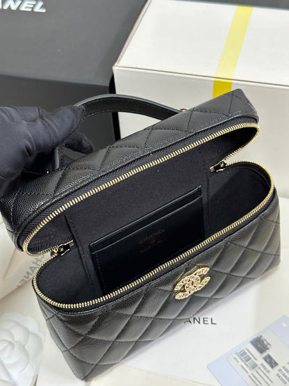 CC 25P Vanity Case 19.5cm Black Calfskin Heart Rhinestone 243613