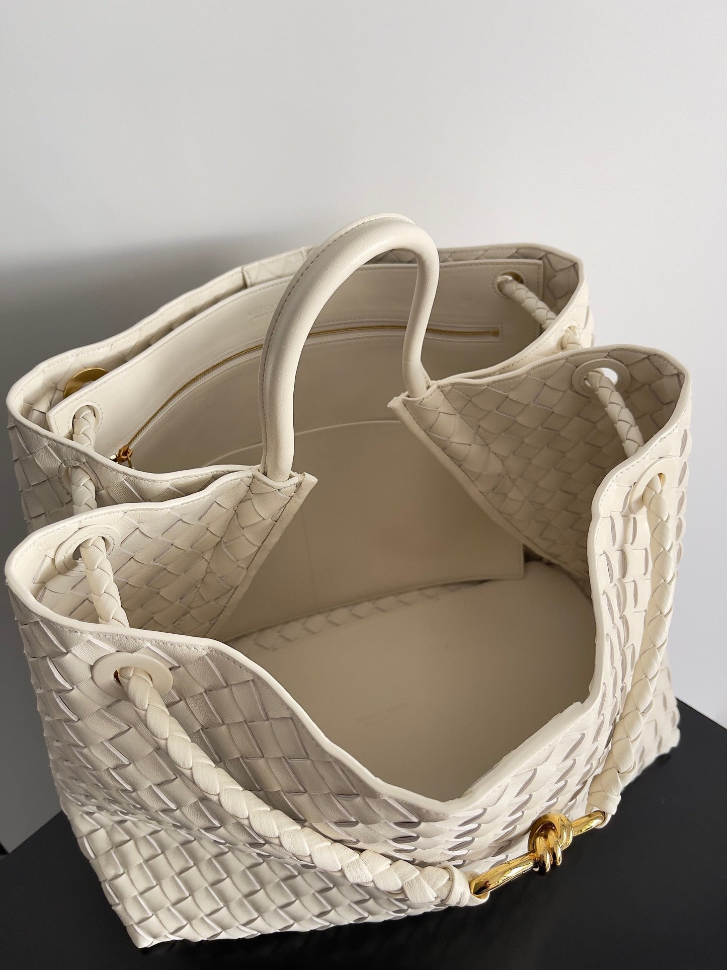 BV Large Andiamo 45 In Cream Lambskin Ghw 209096