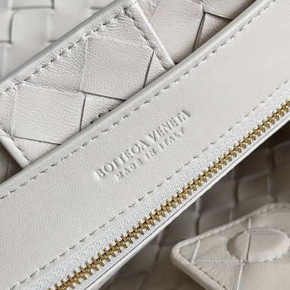 BV Small Andiamo 25 In Cream Lambskin Ghw 249677