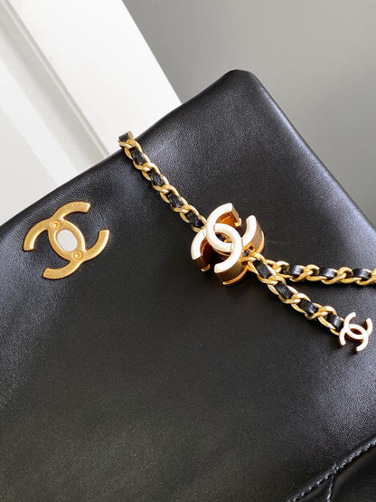 CC MINI 22 HANDBAG IN BLACK CALFSKIN GOLD HARDWARE