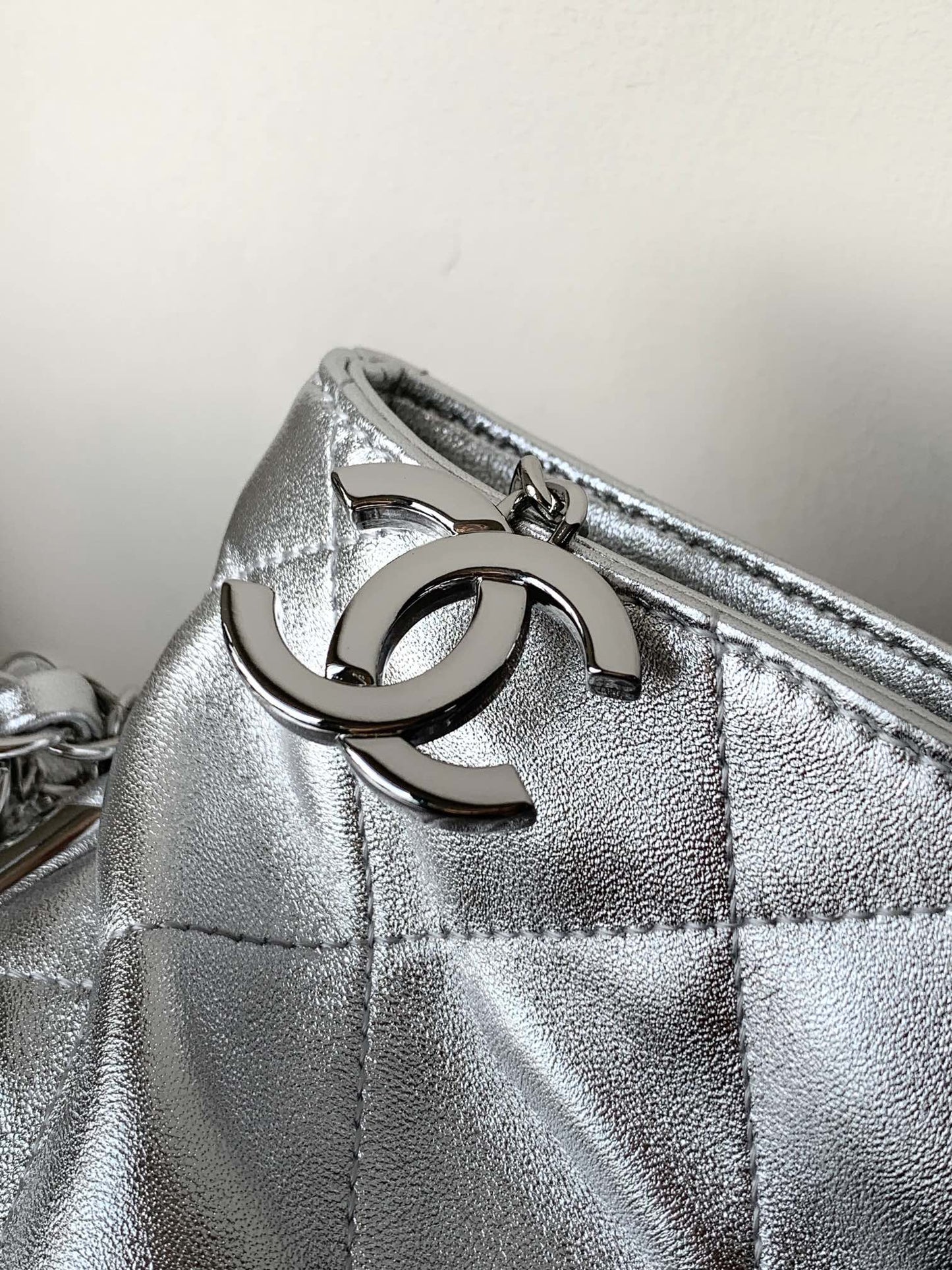 CC Vintage Hobo Bag 30cm Silver Metalic Lambskin Silver Hardware