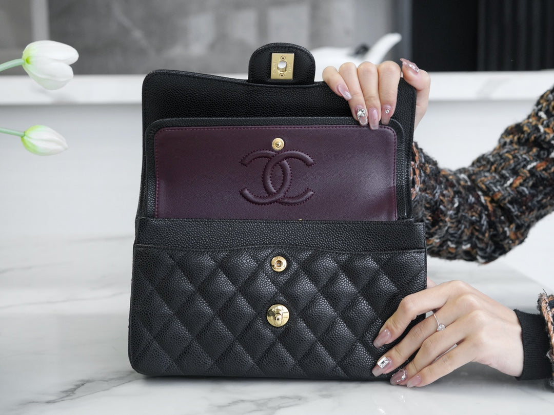 CLASSIC FLAP 23 BLACK CAVIAR GOLD HARDWARE