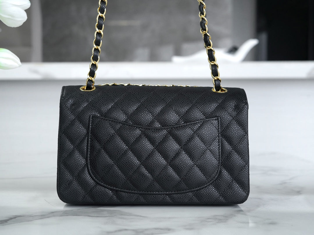 CLASSIC FLAP 23 BLACK CAVIAR GOLD HARDWARE