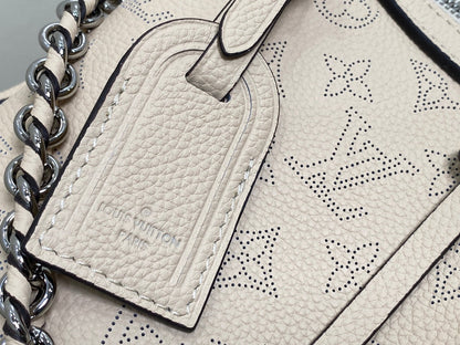 hand it all pm 29cm beige mahina calfskin
