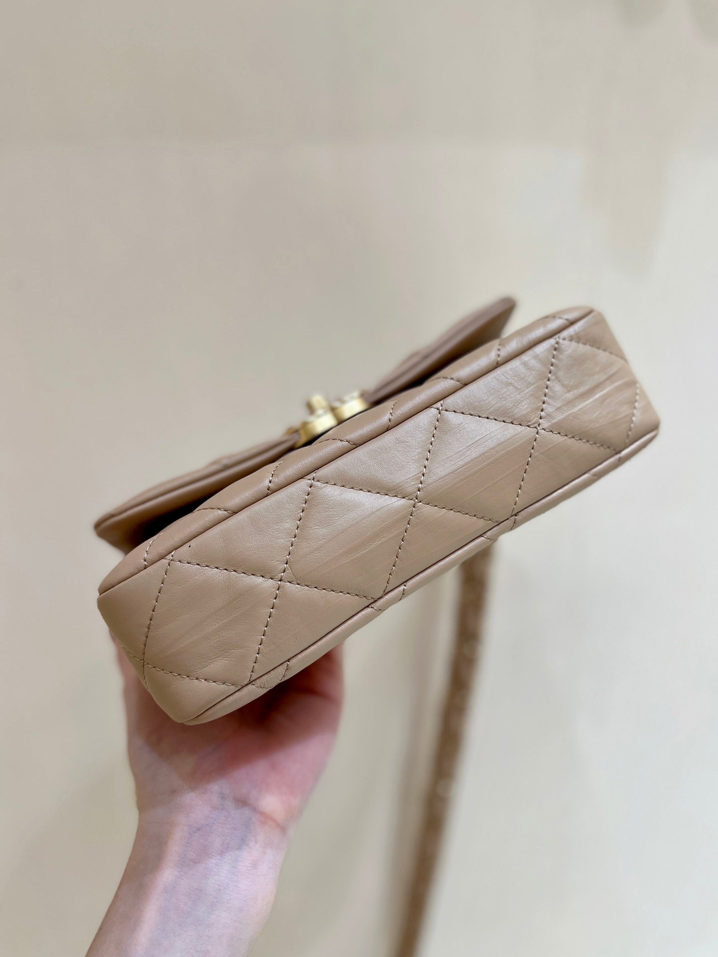 19 FLAP BAG 20 BEIGE BODIN CALFSKIN GOLD HARDWARE