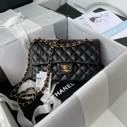 Medium Classic Flap Bag 23cm Black Lambskin Gold Hardware